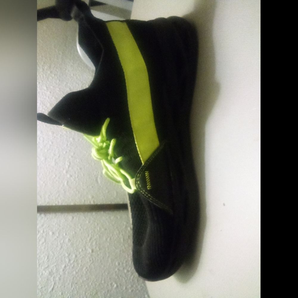 Shoes - Picture 4 of 8